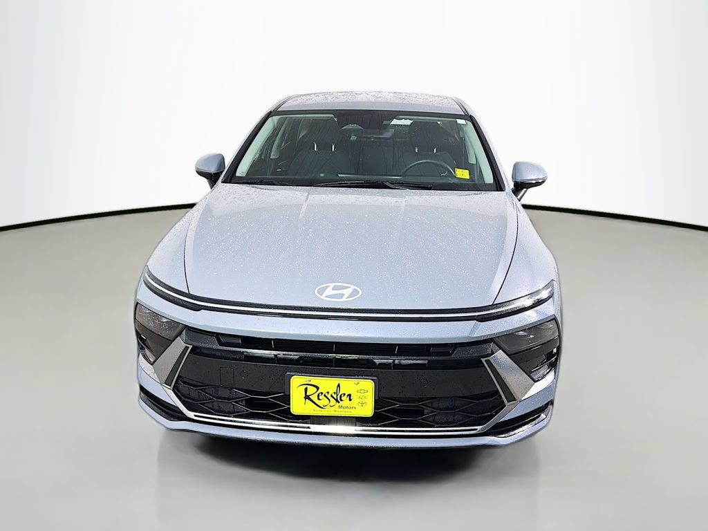 Used 2025 Hyundai Sonata SEL FWD image 2