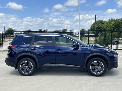 Certified 2025 Nissan Rogue SV FWD image 3