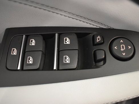 Used 2025 BMW X5 xDrive40i w/ Premium Package image 23