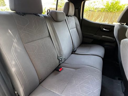 Used 2019 Toyota Tacoma TRD Off-Road w/ Technology Package image 32