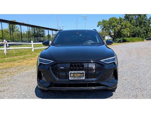 Used 2023 Audi e-tron Chronos image 2