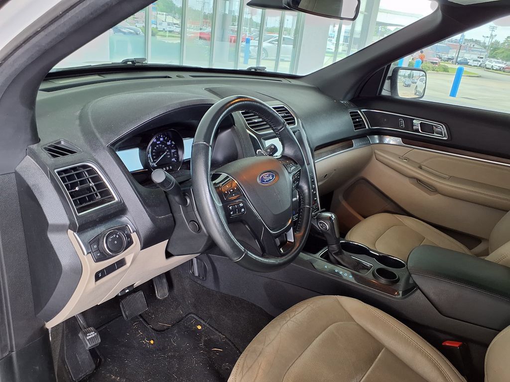 Used 2018 Ford Explorer Limited w/ Ford Safe & Smart Package FWD image 20