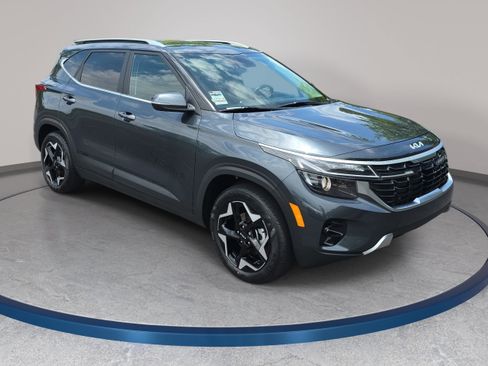 Used 2024 Kia Seltos EX FWD image 3
