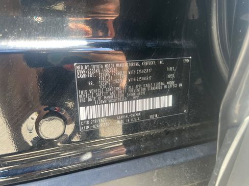 Used 2025 Toyota RAV4 XLE AWD/4WD image 32