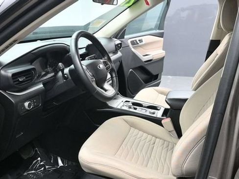 Used 2021 Ford Explorer XLT AWD/4WD image 14