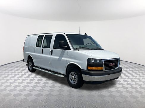 Used 2024 GMC Savana 2500 w/ Driver Convenience Package RWD image 4