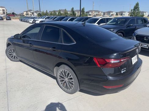 Used 2021 Volkswagen Jetta SE FWD image 1