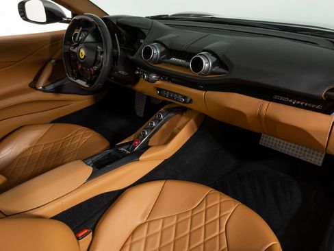 Used 2019 Ferrari 812 Superfast RWD image 38