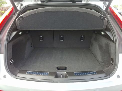 Used 2021 Cadillac XT4 Premium Luxury w/ Technology Package image 31