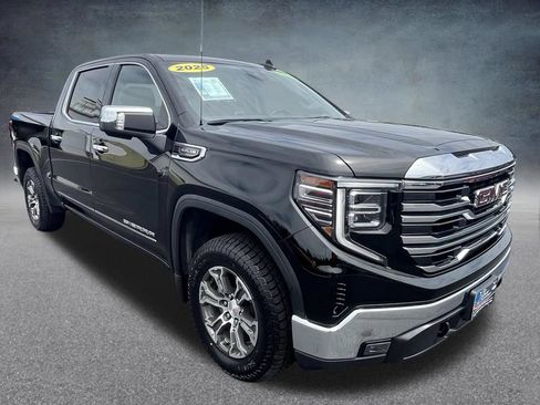 Used 2025 GMC Sierra 1500 SLT AWD/4WD image 4