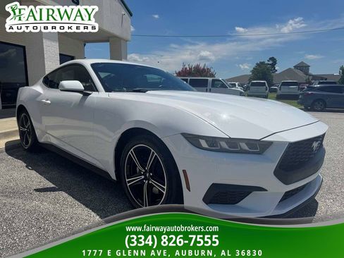 Used 2024 Ford Mustang Premium image 4