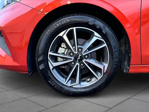 Used 2024 Kia Forte LXS image 9