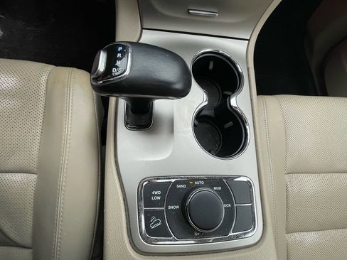 Used 2015 Jeep Grand Cherokee Limited w/ Luxury Group II image 16