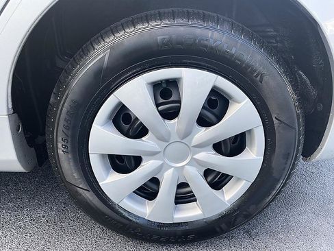 Used 2011 Toyota Corolla LE FWD image 27