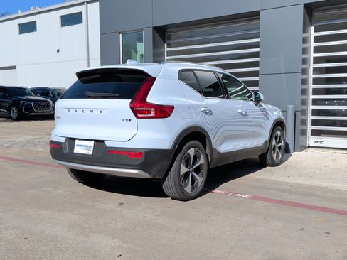 Used 2025 Volvo XC40 B5 Plus image 9