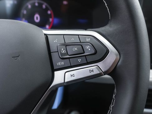 Used 2025 Volkswagen Taos SE image 20