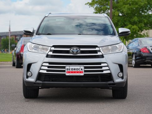Used 2017 Toyota Highlander XLE AWD/4WD image 8