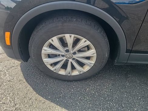 Used 2018 Volkswagen Tiguan SE w/ Panoramic Sunroof Package AWD/4WD image 10