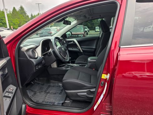 Used 2018 Toyota RAV4 XLE AWD/4WD image 20