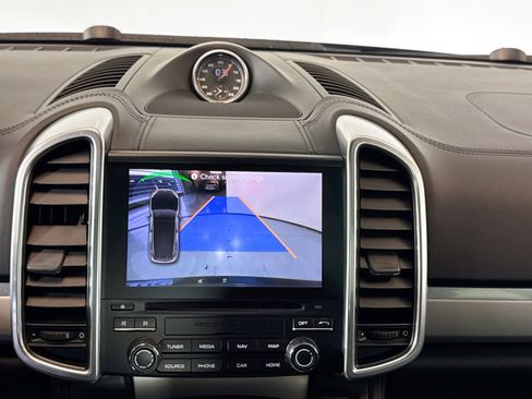 Used 2018 Porsche Cayenne GTS image 18