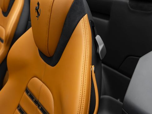 Certified 2025 Ferrari Roma Spider RWD image 17