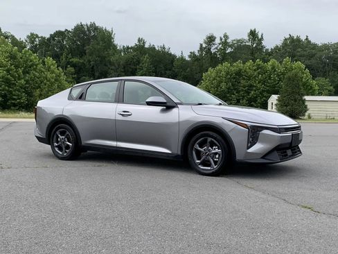 Used 2025 Kia K4 FWD image 1