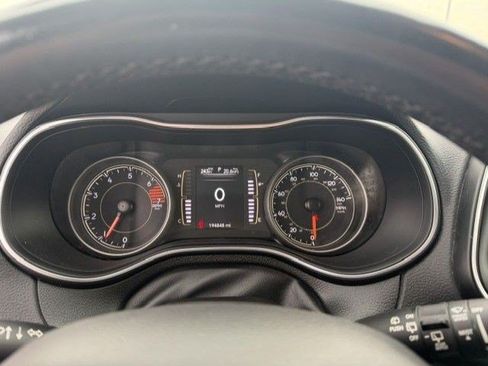Used 2021 Jeep Cherokee Latitude Plus AWD/4WD image 15