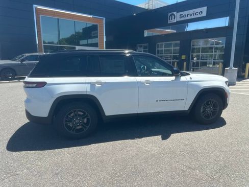 New 2024 Jeep Grand Cherokee Trailhawk w/ Advanced Protech Group II AWD/4WD image 14