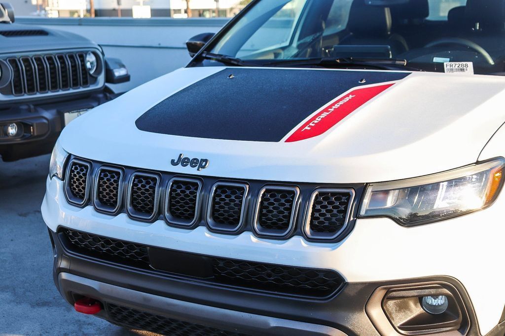Used 2024 Jeep Compass Trailhawk AWD/4WD image 6