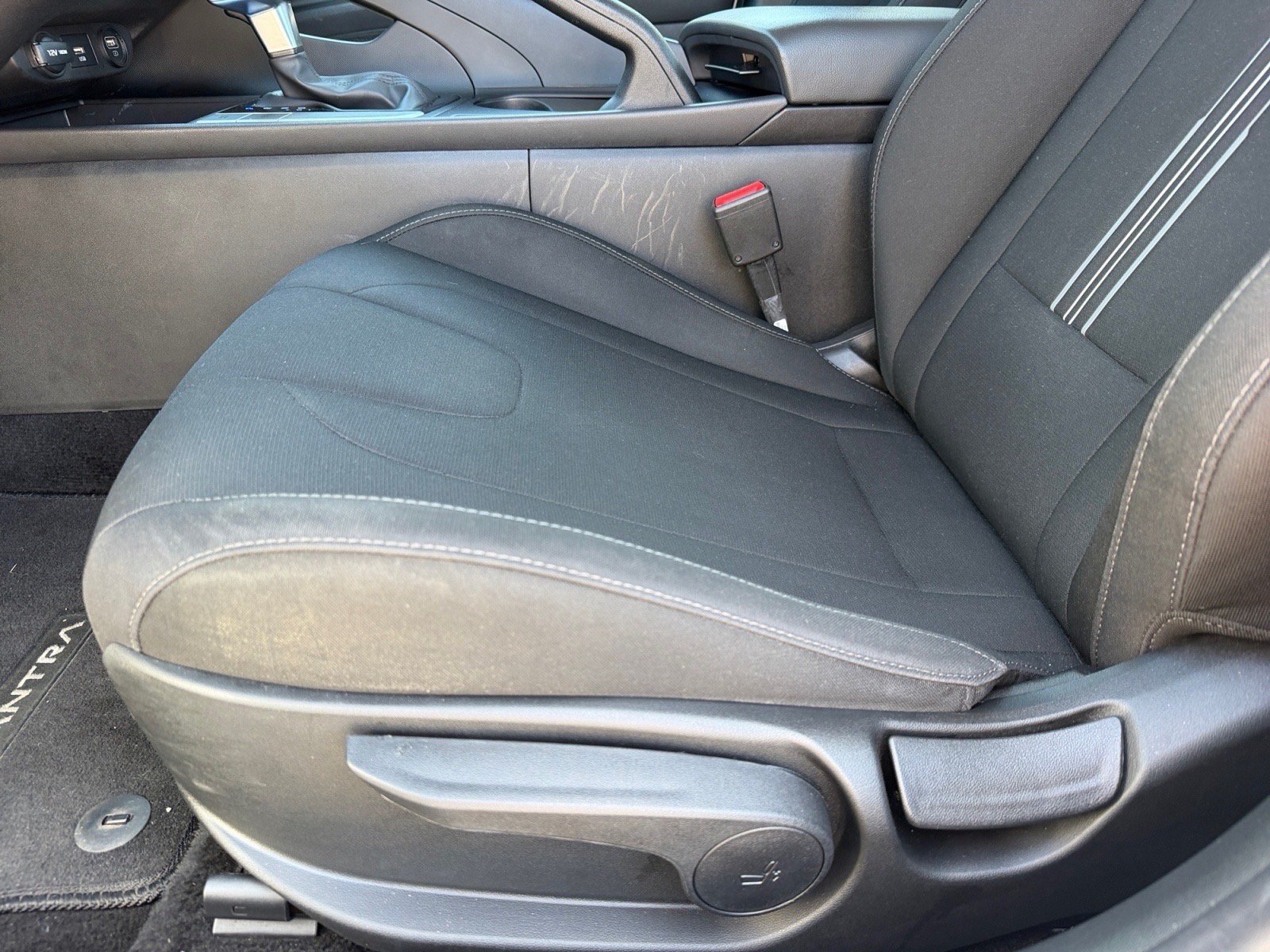 Used 2023 Hyundai Elantra SEL w/ Cargo Package FWD image 14