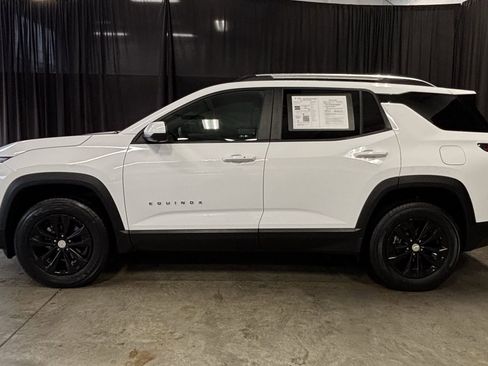 Used 2025 Chevrolet Equinox LT w/ Convenience Package II image 2