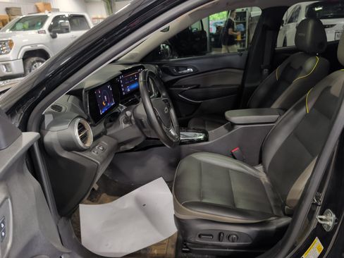 Used 2024 Chevrolet Trax ACTIV w/ Sunroof Package FWD image 7