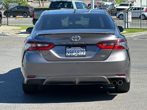 Used 2022 Toyota Camry SE w/ Convenience Package image 4