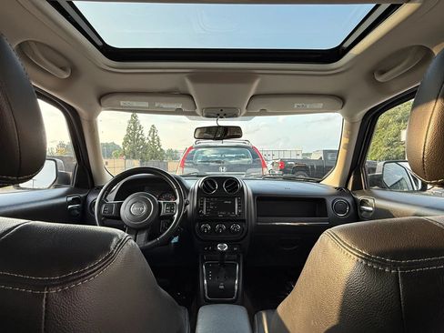 Used 2016 Jeep Patriot High Altitude AWD/4WD image 23