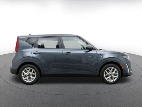 Used 2025 Kia Soul LX w/ LX Technology Package FWD image 10