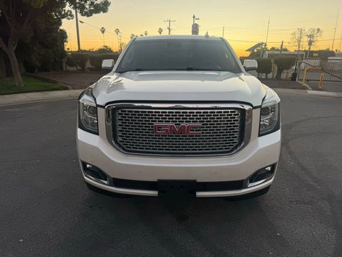 Used 2015 GMC Yukon Denali image 2