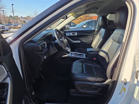 Used 2022 Ford Explorer Limited w/ Equipment Group 301A image 15