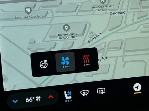 Used 2025 Rivian R1S Adventure image 20