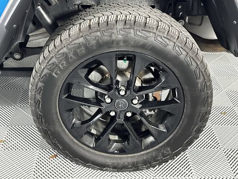 Used 2025 Jeep Gladiator Sport AWD/4WD image 10
