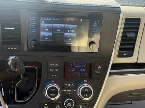 Used 2015 Toyota Sienna XLE FWD image 18