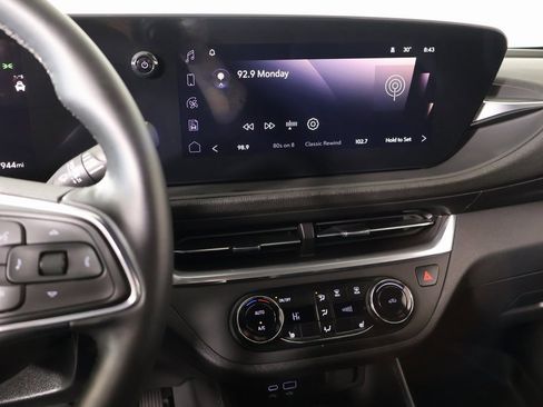 Used 2024 Buick Envista Preferred w/ Convenience I Package image 5