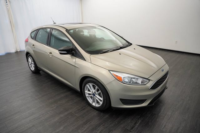 Used 2016 Ford Focus SE FWD image 2