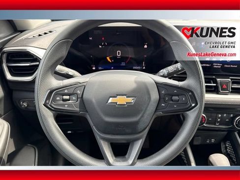 Used 2025 Chevrolet TrailBlazer LT FWD image 25