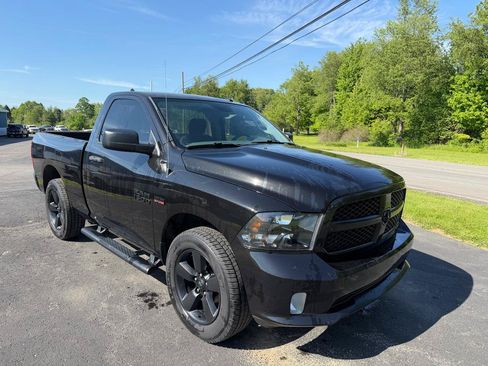 Used 2017 RAM 1500 Express w/ Black Ram 1500 Express Group AWD/4WD image 3