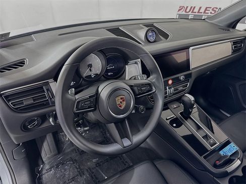 Used 2023 Porsche Macan S image 9