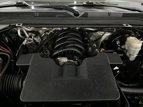 Used 2017 Cadillac Escalade ESV Luxury AWD/4WD image 7