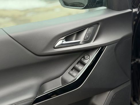 Used 2025 Chevrolet Equinox LT w/ Safety and Technology Package image 18