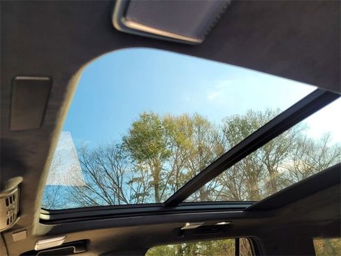 Used 2025 Cadillac Escalade V w/ LPO, ONYX Package image 22