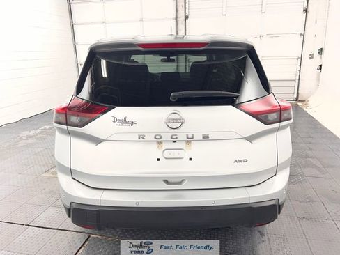 Used 2025 Nissan Rogue SV image 6