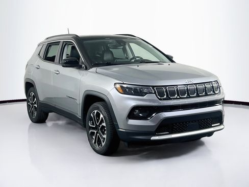 Used 2022 Jeep Compass Limited w/ Sun and Sound Group AWD/4WD image 3